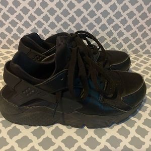 Black Nike Huarache